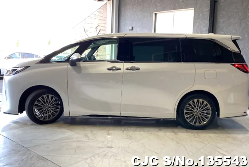 Lexus LM500h in Pearl for Sale Image 7