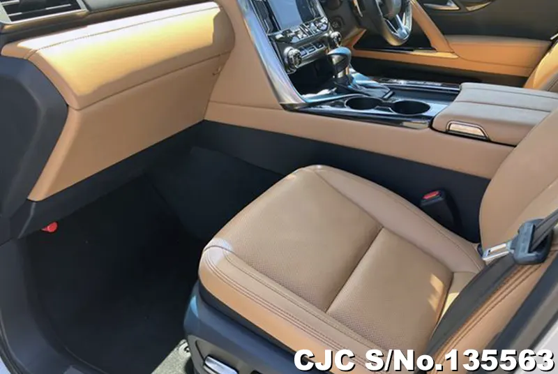 Lexus LX 600 in Pearl for Sale Image 9