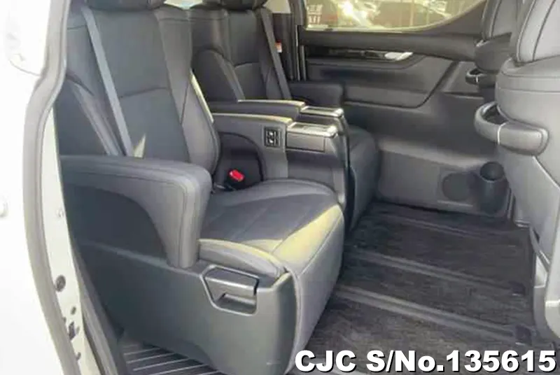 Toyota Alphard in White for Sale Image 8