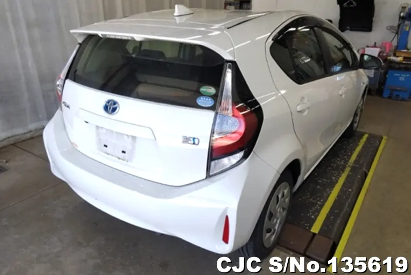 Toyota Aqua in White for Sale Image 2