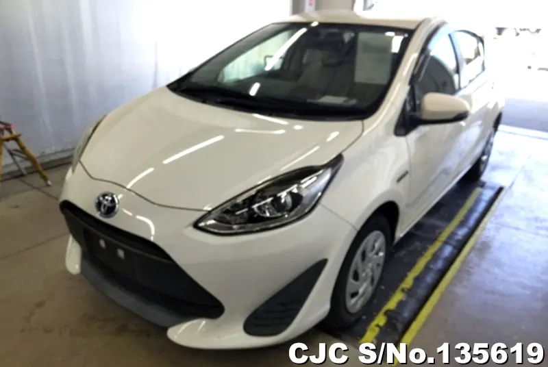 Toyota Aqua in White for Sale Image 3