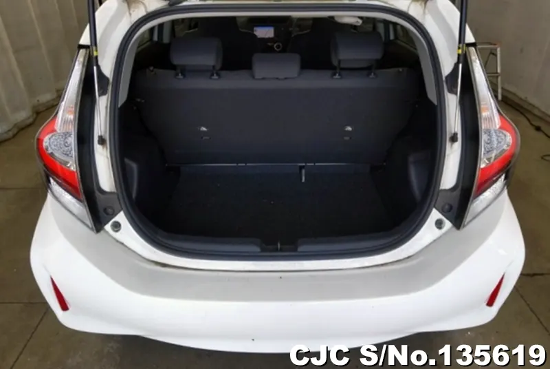 Toyota Aqua in White for Sale Image 5