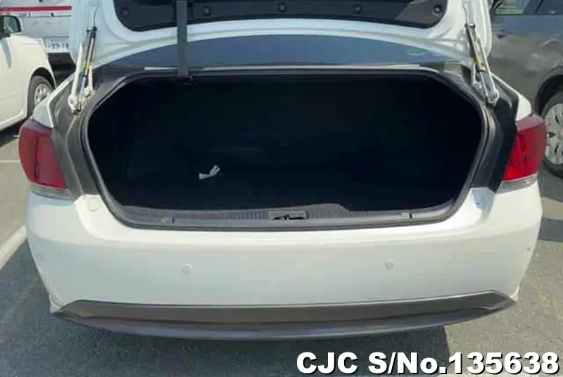 Toyota Crown in  for Sale Image 4