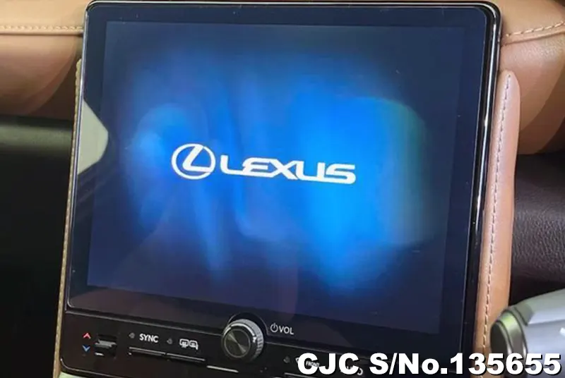 Lexus LBX in White for Sale Image 4