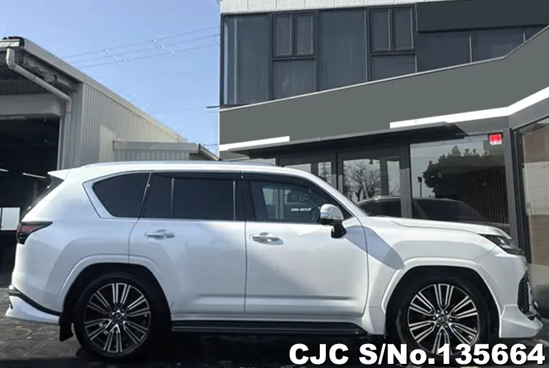 Lexus LX 600 in Pearl for Sale Image 6