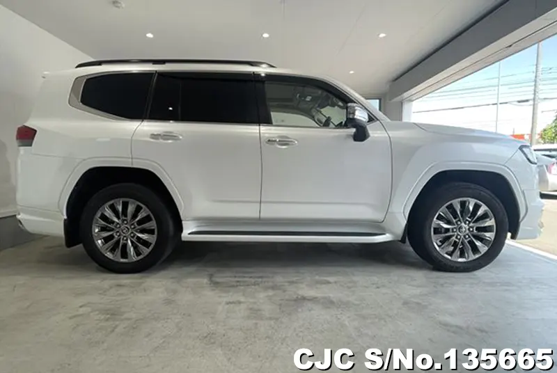 Toyota Land Cruiser in Pearl for Sale Image 6