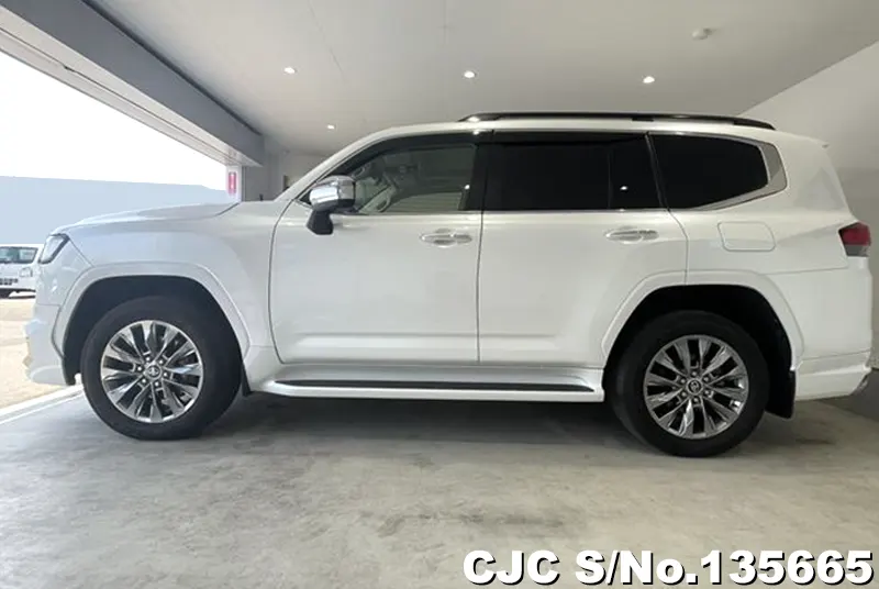 Toyota Land Cruiser in Pearl for Sale Image 7