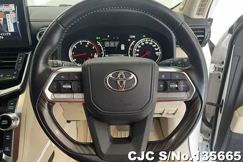Toyota Land Cruiser in Pearl for Sale Image 14