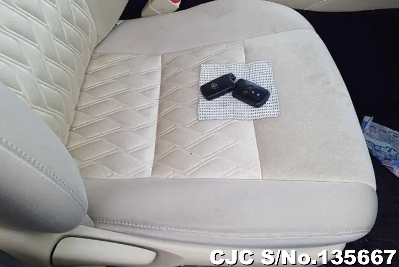 Toyota Alphard in White for Sale Image 9