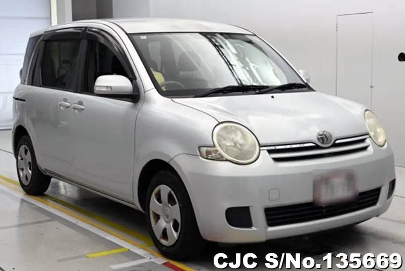 Toyota / Sienta 2010