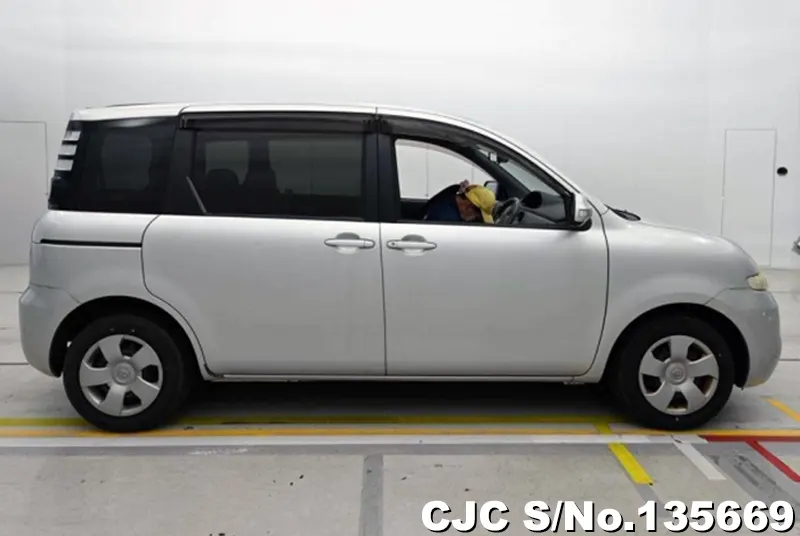 Toyota Sienta in Silver for Sale Image 6