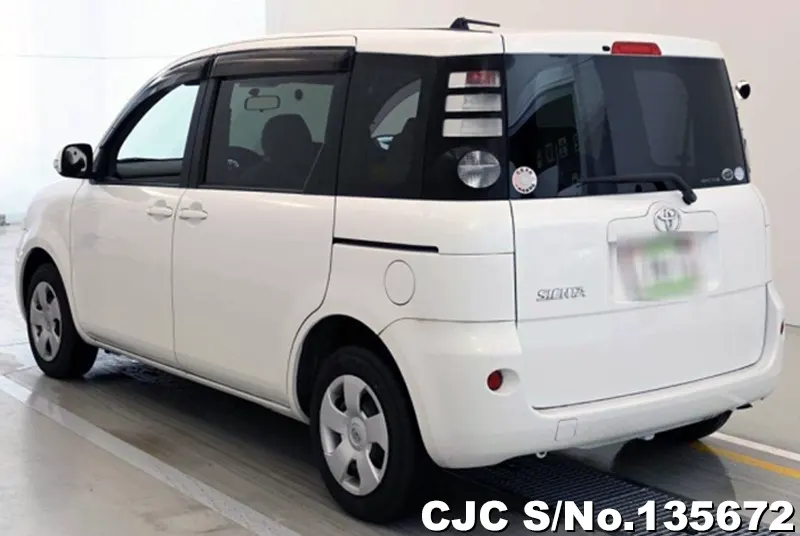 Toyota Sienta in White for Sale Image 1