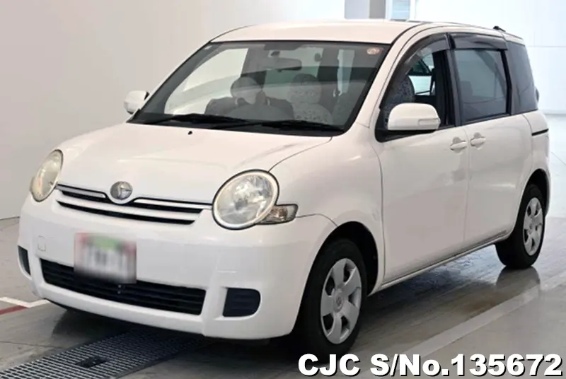 Toyota Sienta in White for Sale Image 3