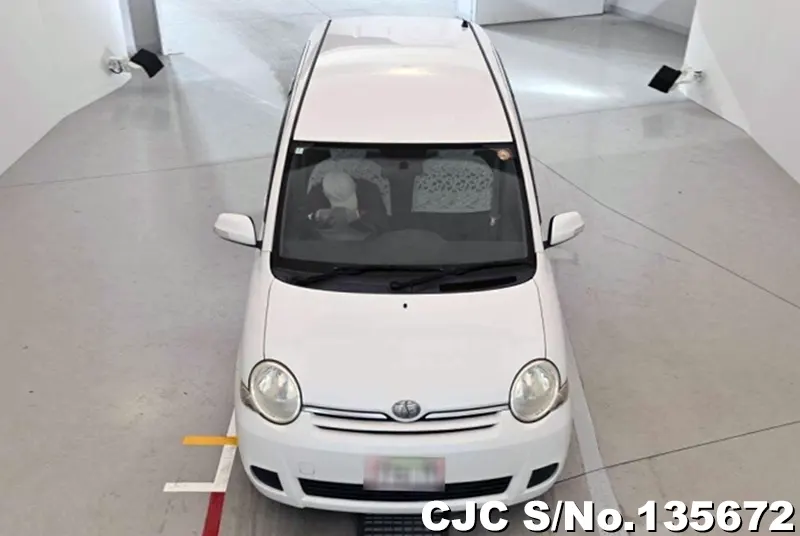 Toyota Sienta in White for Sale Image 4