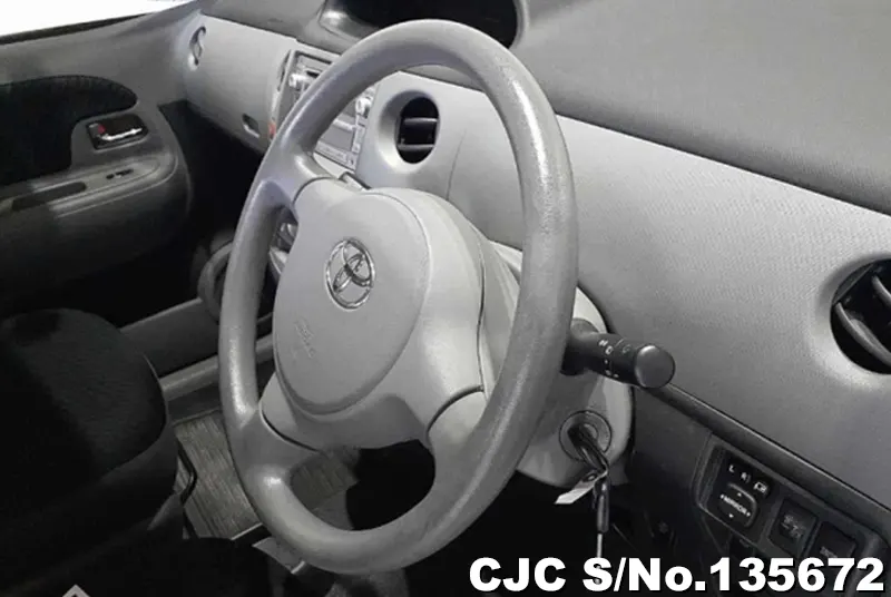 Toyota Sienta in White for Sale Image 7