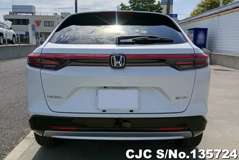 Honda Vezel in White for Sale Image 4