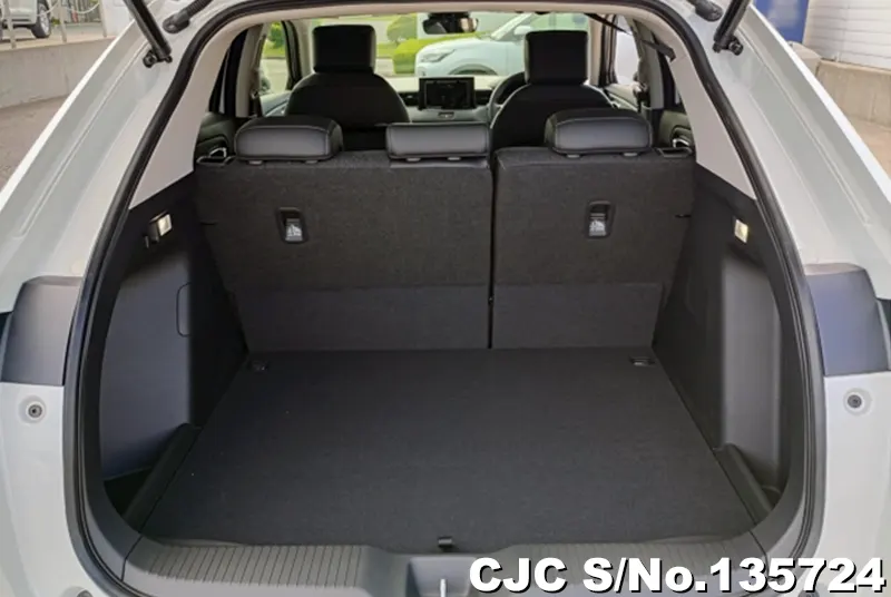 Honda Vezel in White for Sale Image 6