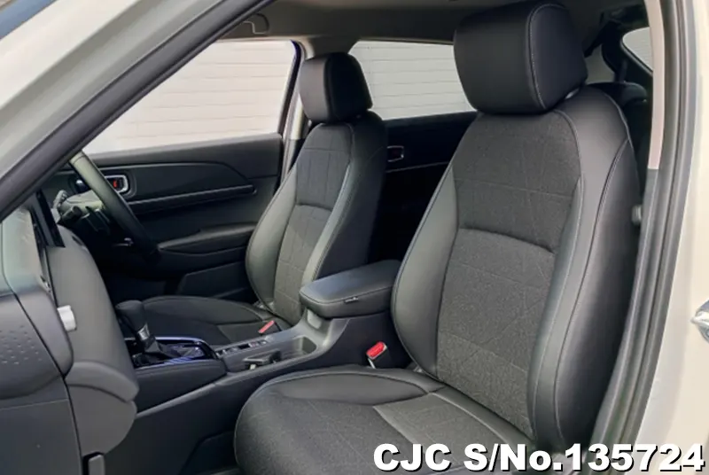 Honda Vezel in White for Sale Image 11
