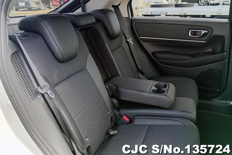 Honda Vezel in White for Sale Image 12