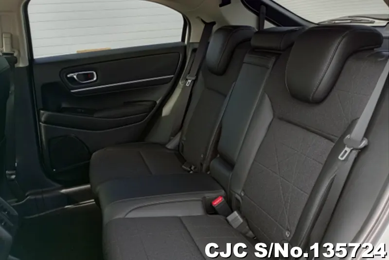 Honda Vezel in White for Sale Image 13