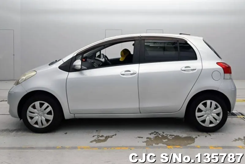 Toyota Vitz in Silver for Sale Image 7