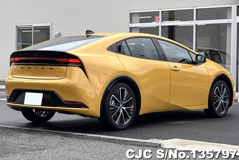 Toyota Prius in Yellow for Sale Image 1