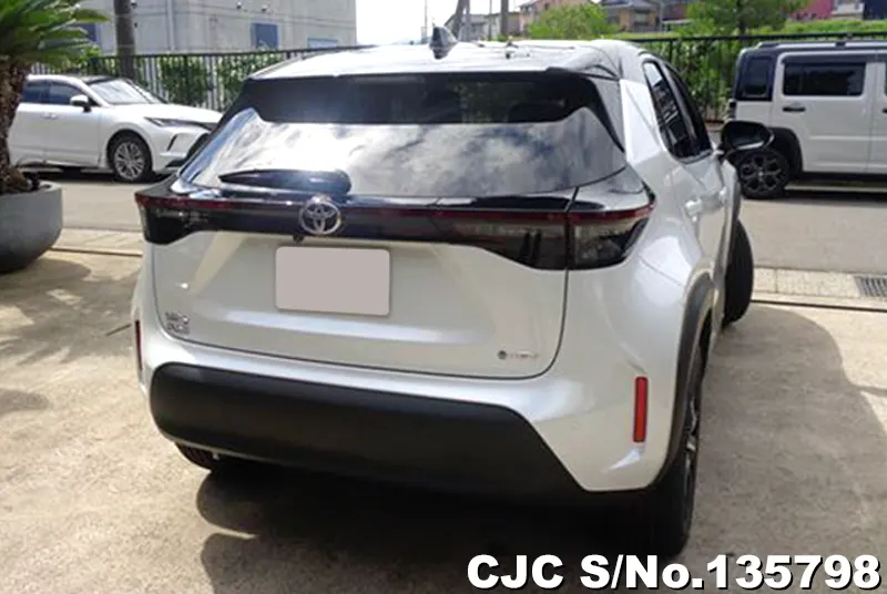 Toyota Yaris Cross in White for Sale Image 1