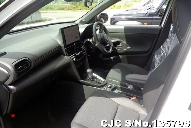Toyota Yaris Cross in White for Sale Image 3
