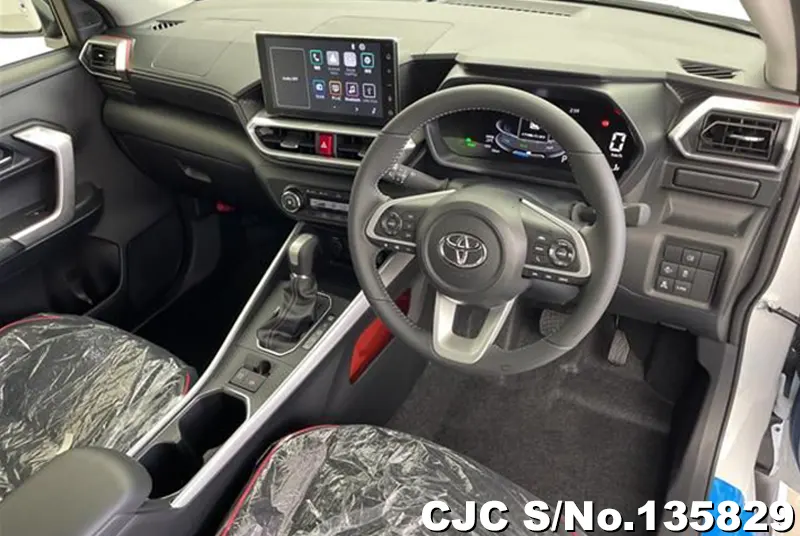 Toyota Raize in Pearl for Sale Image 3