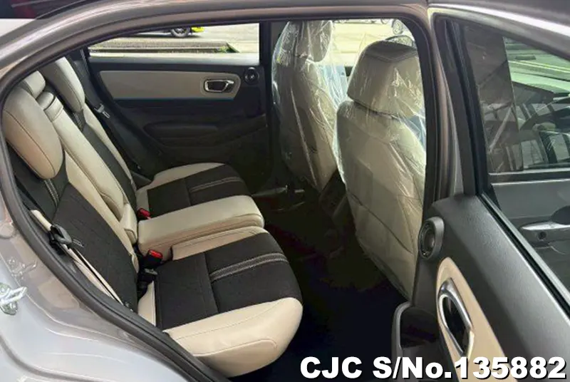 Honda Vezel in Gray for Sale Image 5