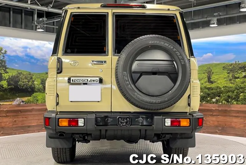 Toyota Land Cruiser in Gold for Sale Image 5