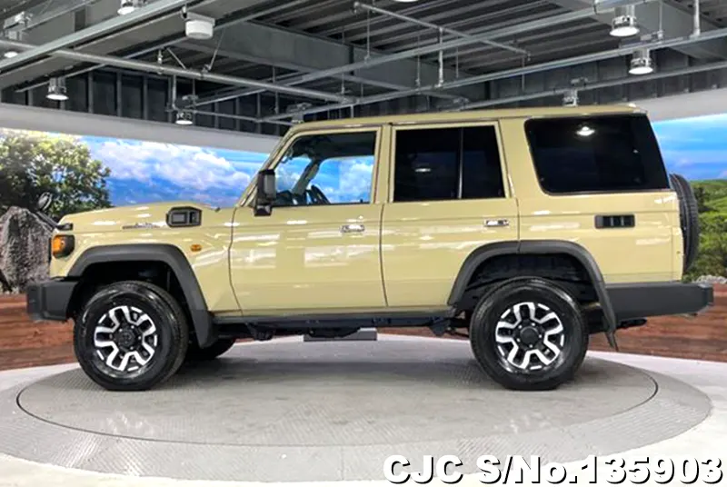 Toyota Land Cruiser in Gold for Sale Image 6