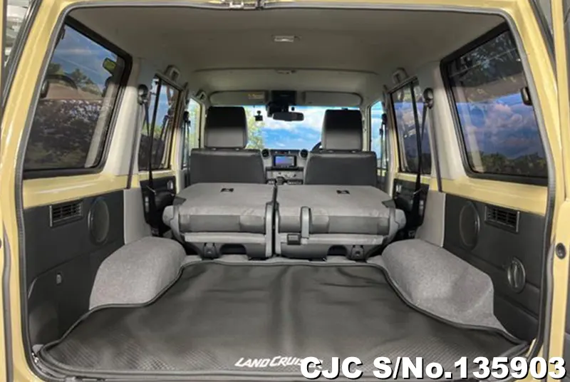 Toyota Land Cruiser in Gold for Sale Image 8