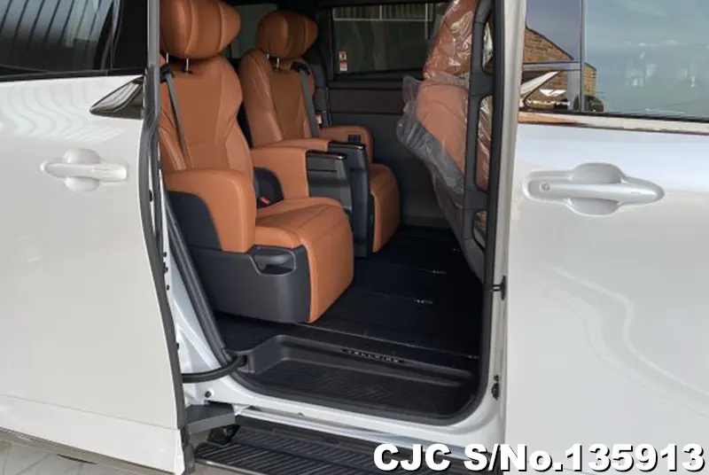Toyota Vellfire in Pearl for Sale Image 8