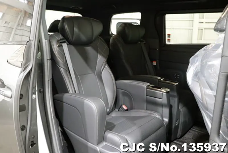 Toyota Vellfire in Gray for Sale Image 12