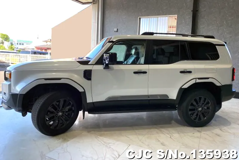 Toyota Land Cruiser 250 in Pearl for Sale Image 7