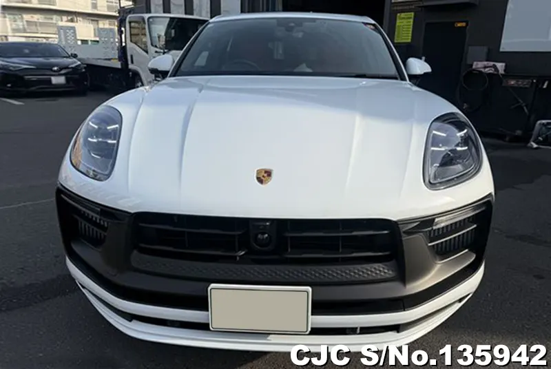 Porsche Macan in White for Sale Image 2