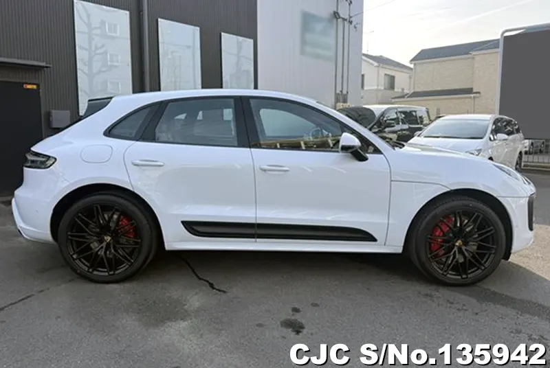 Porsche Macan in White for Sale Image 4