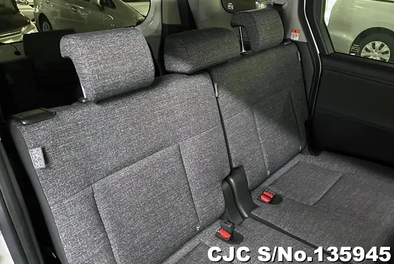 Toyota Sienta in White for Sale Image 7