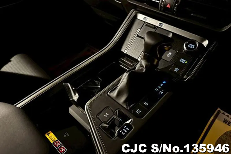 Lexus GX 550 in Pearl for Sale Image 11