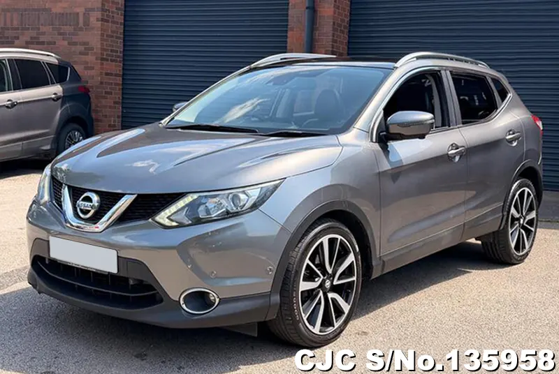 Nissan Qashqai in Gray for Sale Image 3