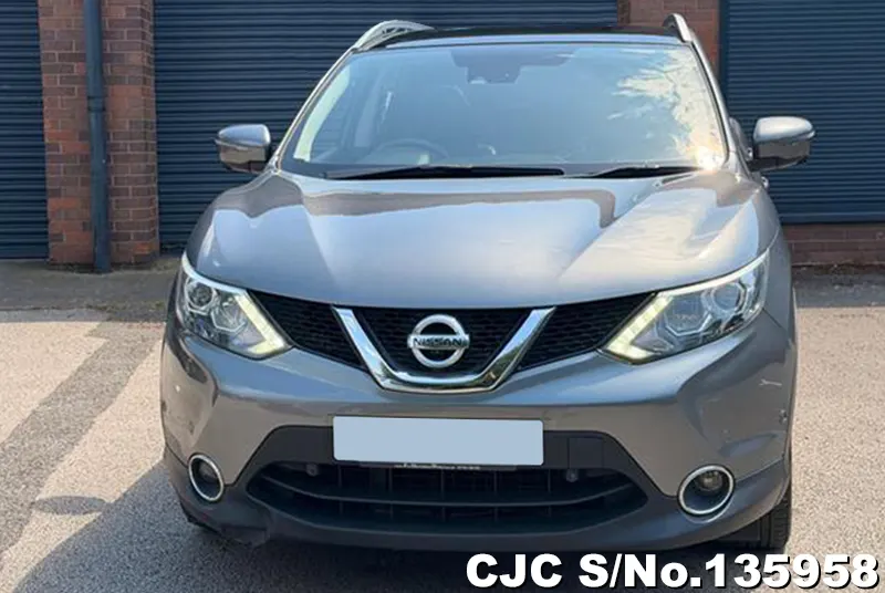 Nissan Qashqai in Gray for Sale Image 4