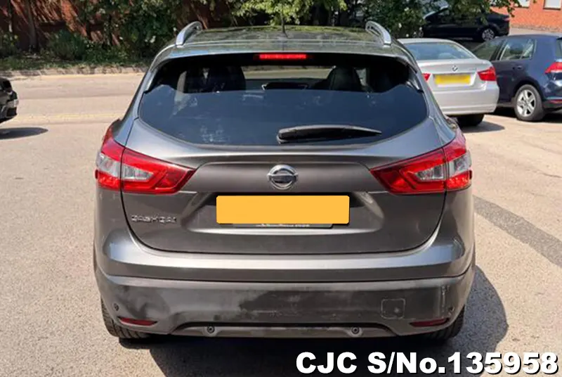 Nissan Qashqai in Gray for Sale Image 5