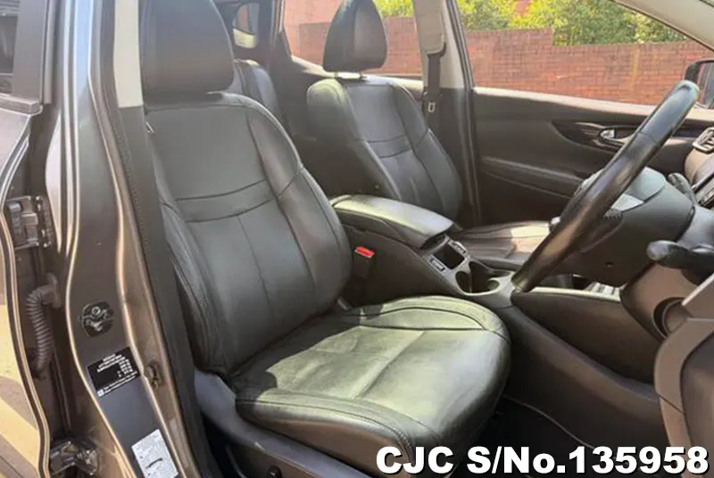 Nissan Qashqai in Gray for Sale Image 9