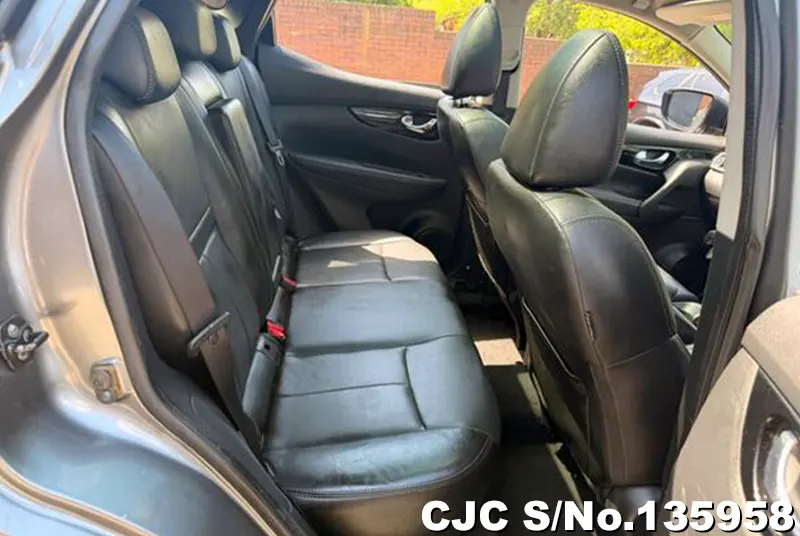 Nissan Qashqai in Gray for Sale Image 11