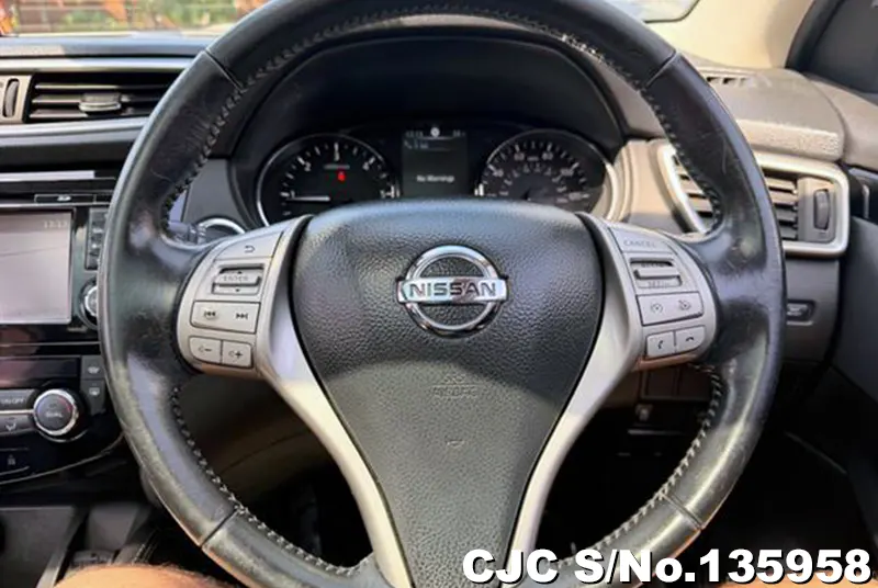 Nissan Qashqai in Gray for Sale Image 13