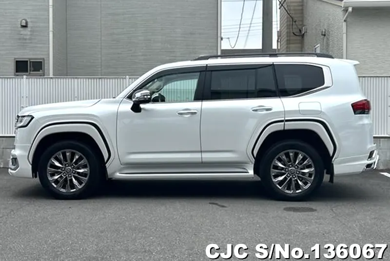 Toyota Land Cruiser in Pearl for Sale Image 6