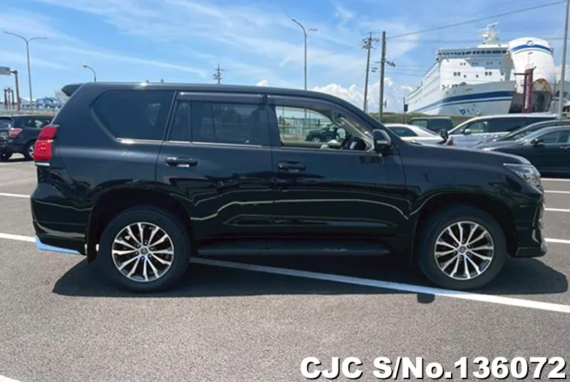 Toyota Land Cruiser Prado in Black for Sale Image 4