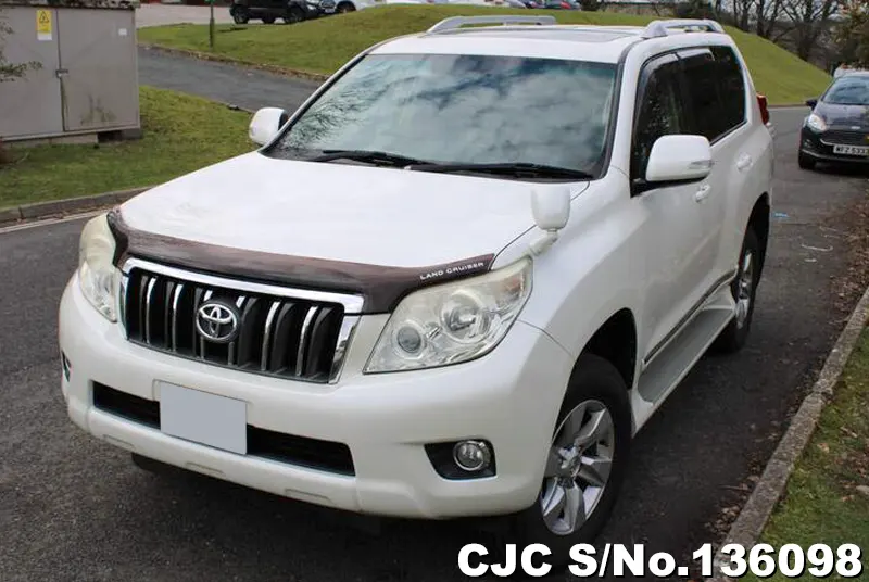 Toyota Land Cruiser Prado in White for Sale Image 3