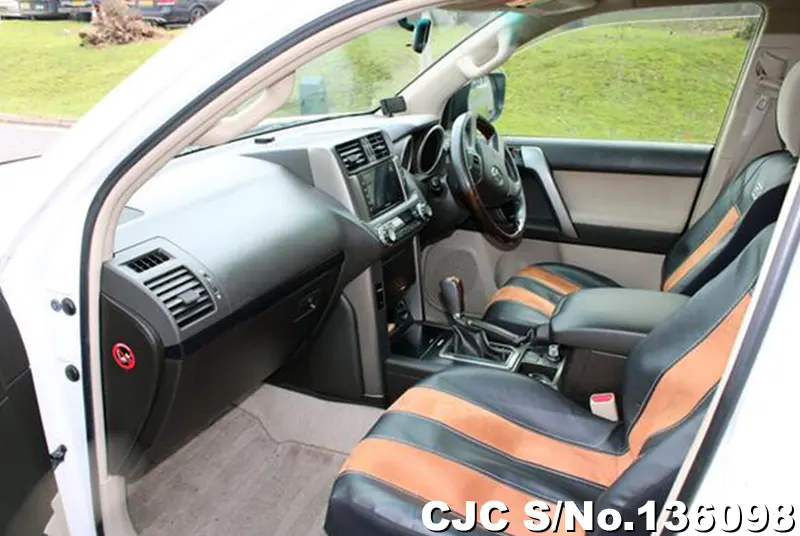 Toyota Land Cruiser Prado in White for Sale Image 7